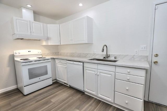 3725 Ripley St, Sacramento, CA 95838