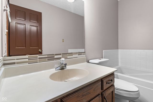 1314 Holiday Lane E, Brownsburg, IN 46112