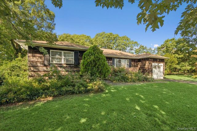 632 Spruce Avenue, Sayville, NY 11782