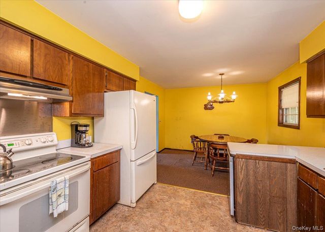 632 Spruce Avenue, Sayville, NY 11782