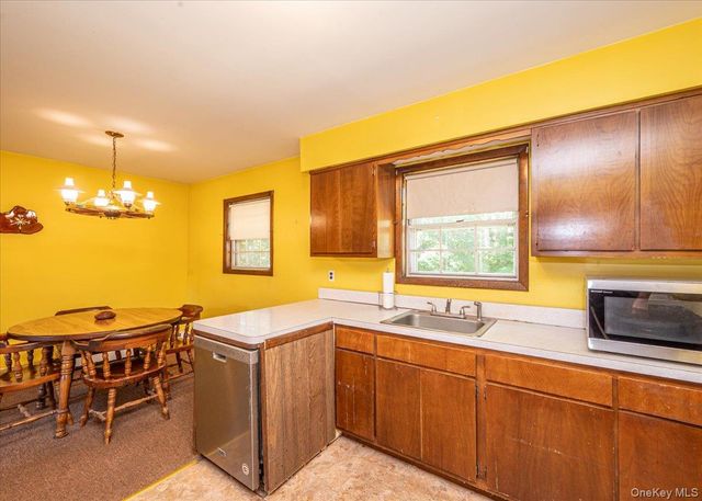 632 Spruce Avenue, Sayville, NY 11782