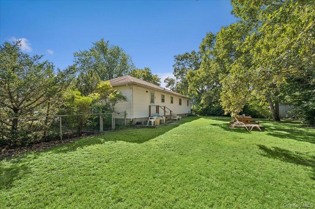 632 Spruce Avenue, Sayville, NY 11782