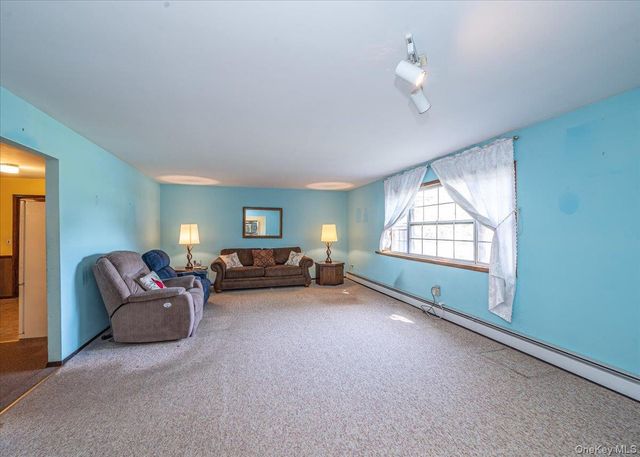 632 Spruce Avenue, Sayville, NY 11782