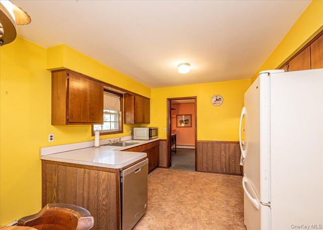 632 Spruce Avenue, Sayville, NY 11782