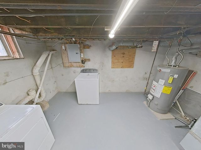 908 W ERIE AVE, Philadelphia, PA 19140