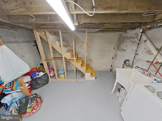 908 W ERIE AVE, Philadelphia, PA 19140