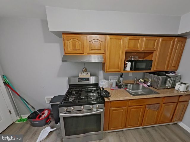 908 W ERIE AVE, Philadelphia, PA 19140