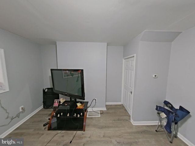 908 W ERIE AVE, Philadelphia, PA 19140