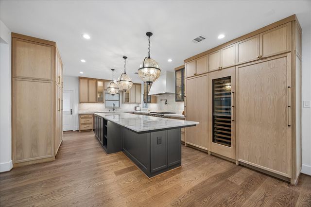 620 Stoneleigh Drive, Houston, TX 77079