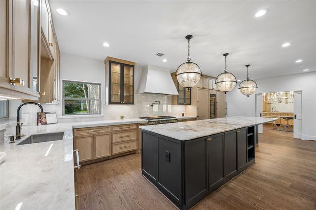 620 Stoneleigh Drive, Houston, TX 77079