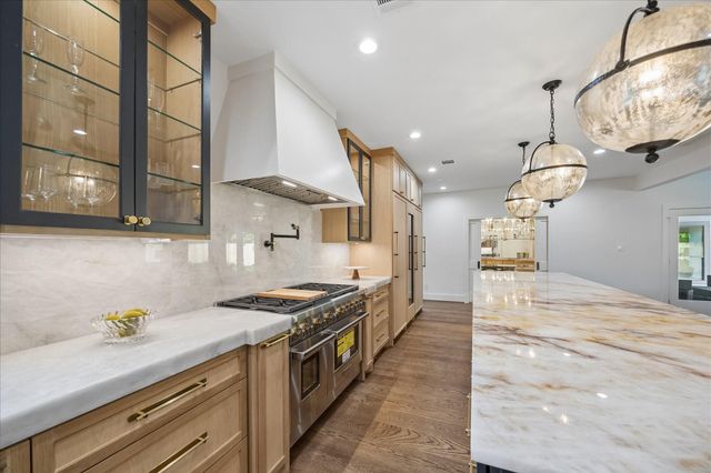 620 Stoneleigh Drive, Houston, TX 77079