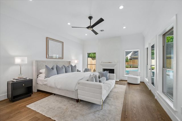 620 Stoneleigh Drive, Houston, TX 77079