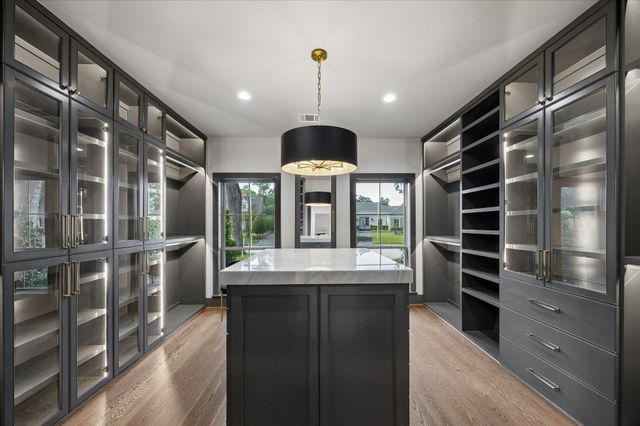 620 Stoneleigh Drive, Houston, TX 77079