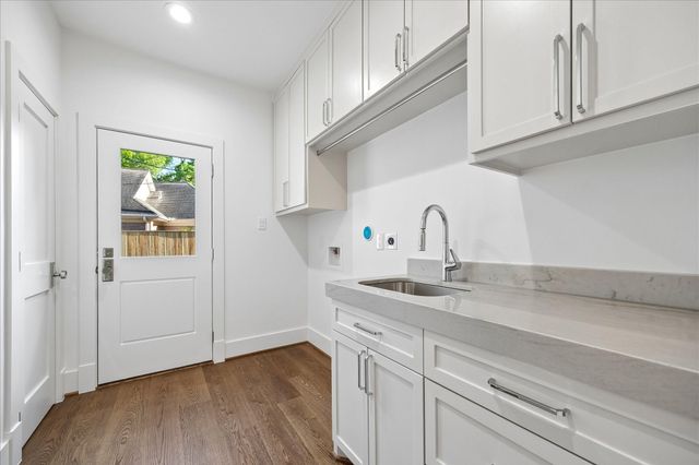 620 Stoneleigh Drive, Houston, TX 77079