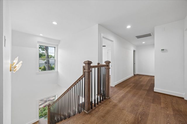 620 Stoneleigh Drive, Houston, TX 77079