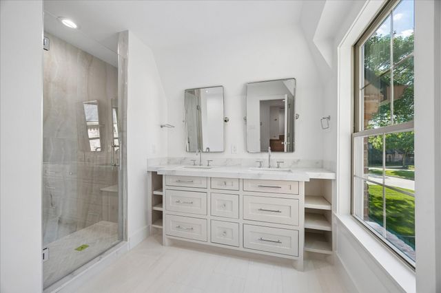 620 Stoneleigh Drive, Houston, TX 77079