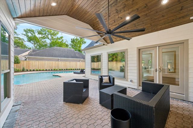 620 Stoneleigh Drive, Houston, TX 77079