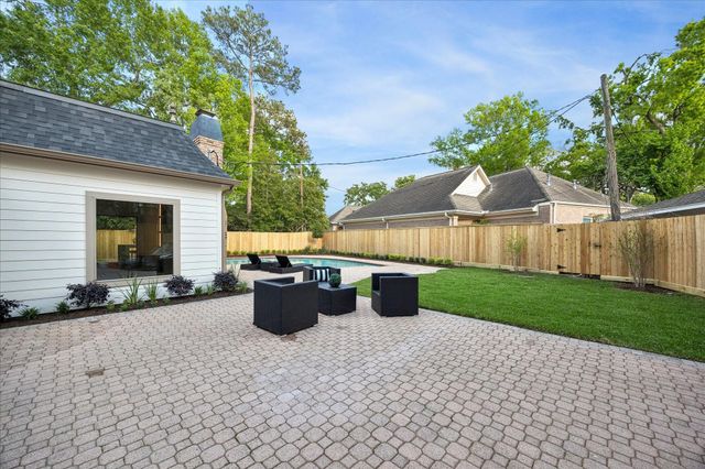 620 Stoneleigh Drive, Houston, TX 77079