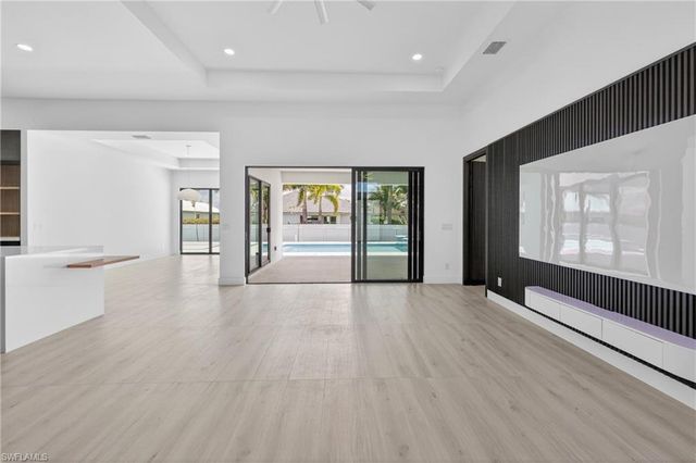 121 NW 35th PL, Cape Coral, FL 33993