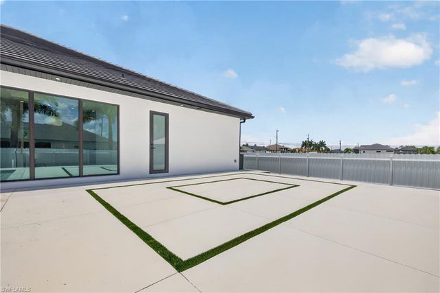 121 NW 35th PL, Cape Coral, FL 33993