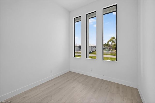 121 NW 35th PL, Cape Coral, FL 33993