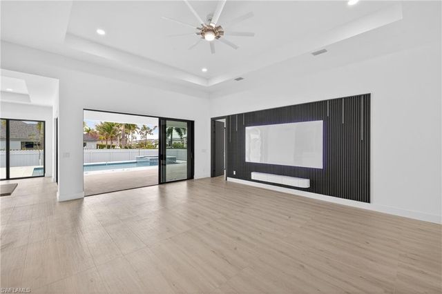121 NW 35th PL, Cape Coral, FL 33993