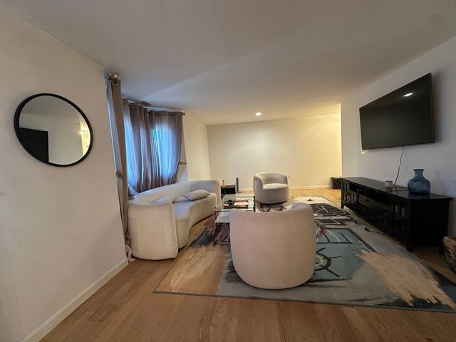 66 Saint James 208, Boston, MA 02119