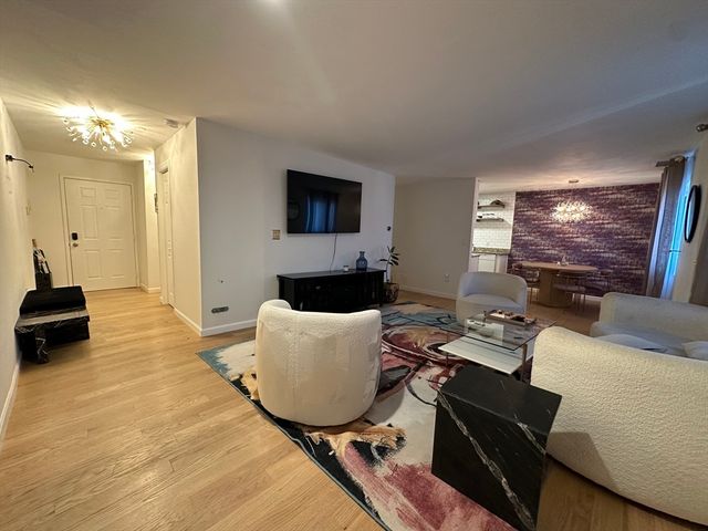 66 Saint James 208, Boston, MA 02119