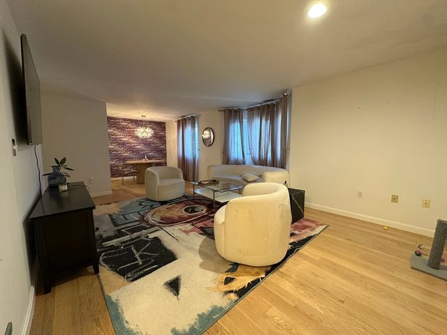 66 Saint James 208, Boston, MA 02119