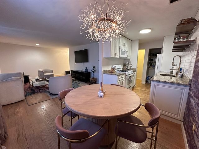 66 Saint James 208, Boston, MA 02119