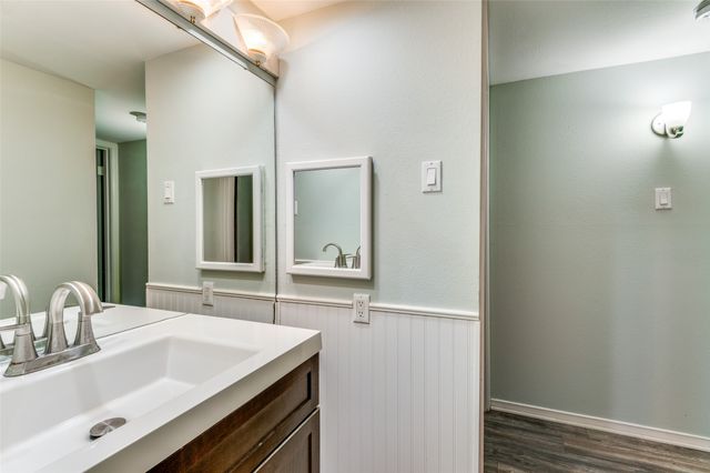 570 E Avenue J B, Grand Prairie, TX 75050