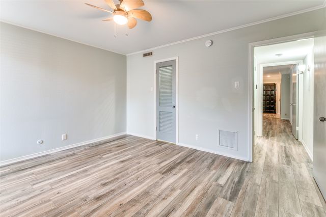 570 E Avenue J B, Grand Prairie, TX 75050