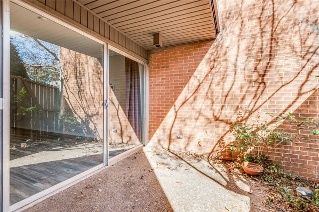 570 E Avenue J B, Grand Prairie, TX 75050