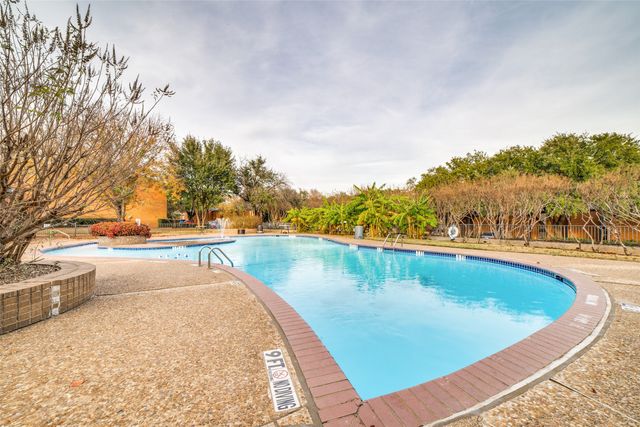 570 E Avenue J B, Grand Prairie, TX 75050