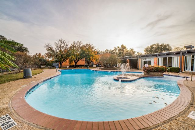 570 E Avenue J B, Grand Prairie, TX 75050