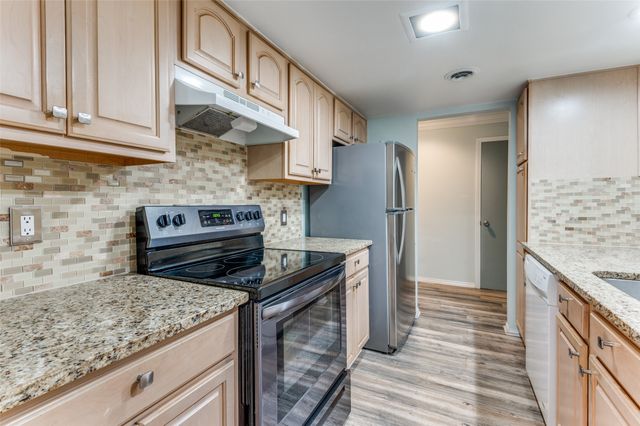 570 E Avenue J B, Grand Prairie, TX 75050