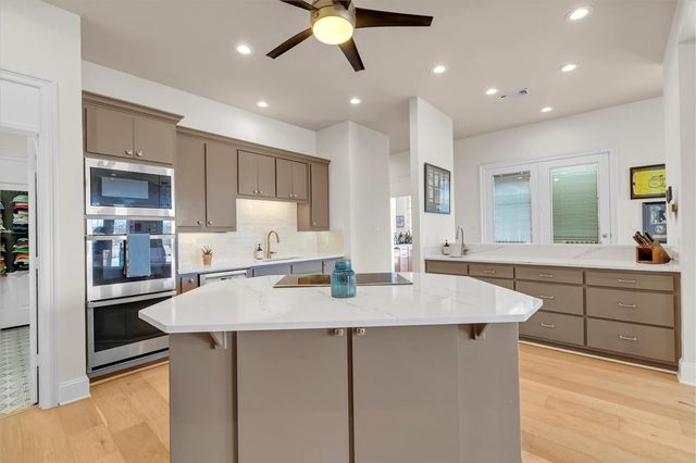 1426 Hidden Oaks Circle, Corinth, TX 76210