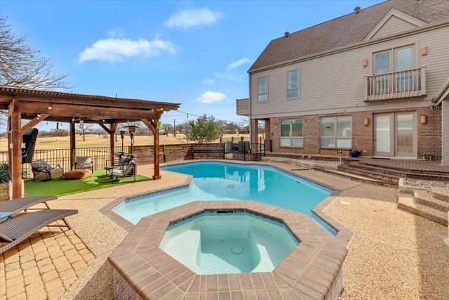 1426 Hidden Oaks Circle, Corinth, TX 76210