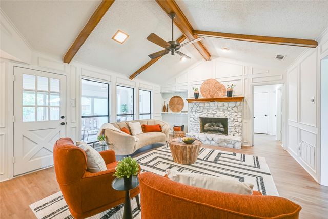 1913 Middle Glen Drive, Carrollton, TX 75007