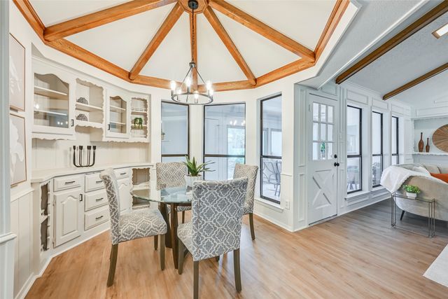 1913 Middle Glen Drive, Carrollton, TX 75007