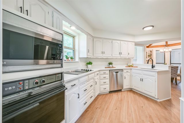 1913 Middle Glen Drive, Carrollton, TX 75007