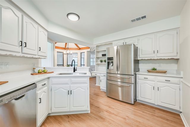 1913 Middle Glen Drive, Carrollton, TX 75007