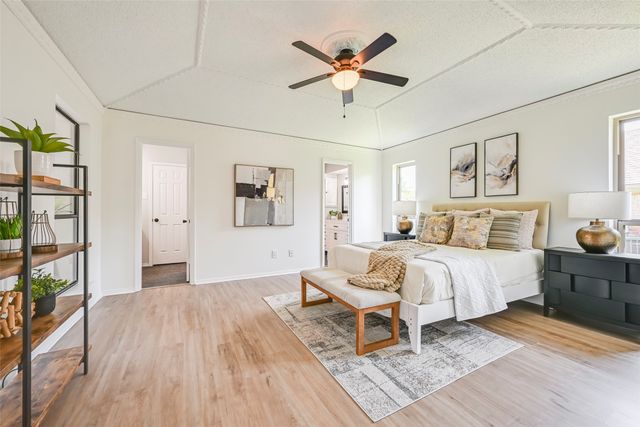 1913 Middle Glen Drive, Carrollton, TX 75007