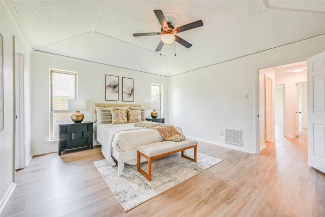 1913 Middle Glen Drive, Carrollton, TX 75007