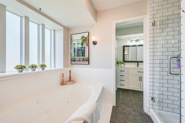 1913 Middle Glen Drive, Carrollton, TX 75007
