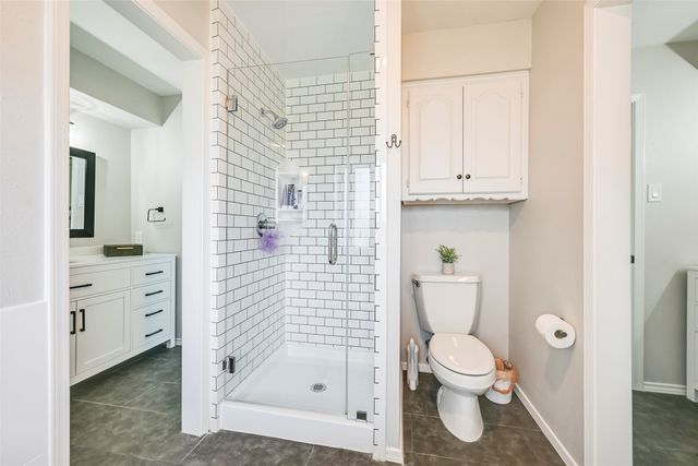 1913 Middle Glen Drive, Carrollton, TX 75007