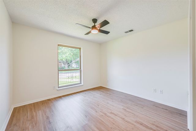1913 Middle Glen Drive, Carrollton, TX 75007