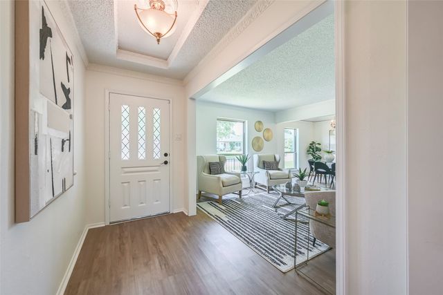 1913 Middle Glen Drive, Carrollton, TX 75007