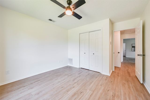1913 Middle Glen Drive, Carrollton, TX 75007