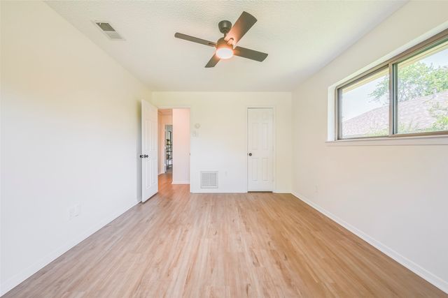 1913 Middle Glen Drive, Carrollton, TX 75007
